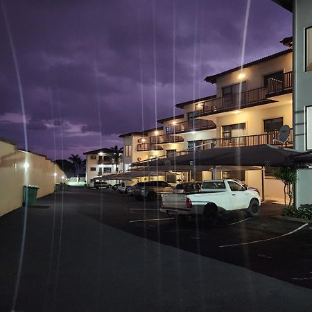 Topanga 17 Uvongo Beach Eksteriør billede